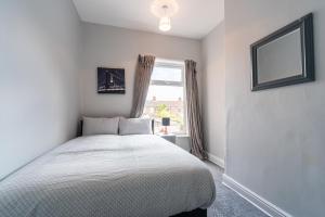 3 Bedroom Hull Sleeps 6 Glam Contractor & Leisure & Families Close to Clough Rd