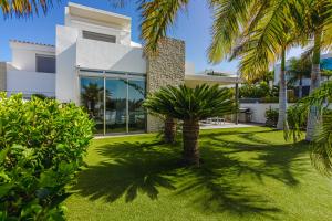 Villa Eleonora, Luxury Villa with Heated Pool Ocean View in Adeje, Tenerife