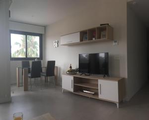 Baja B Beauty, Lo Pagan