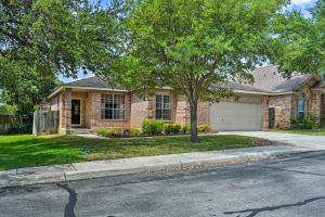 Holiday Home room in Upscale San Antonio Home with Screened-In Porch!