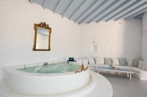 Villa Boufla Jacuzzi Myconos Greece