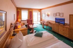 Double Room with Balcony room in Hotel Zum Schwarzen Bären