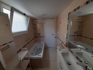 Modern huge appartement, just 100 m from the beach