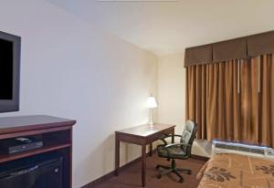 Deluxe Queen Room room in Americas Best Value Inn Saint Robert/Fort Leonard Wood