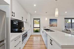 TORQUAY Relax and Unwind Beach 300m Table Tennis