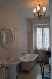 B&B / Chambres d'hotes Chateau de Pintray : Suite Familiale