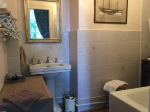 B&B / Chambres d'hotes Chateau de Pintray : Chambre Double avec Salle de Bains Privative