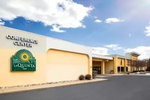La Quinta Inn by Wyndham Davenport & Conference Center - Eldridge