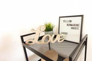 LovelyStay - Yellow Submarine House