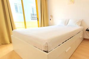 LovelyStay - Yellow Submarine House