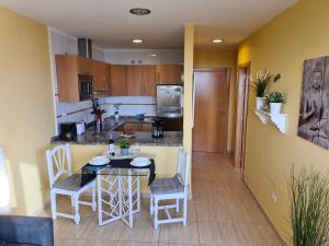 Apartment Barraquito, balcony with sea view, close to the beach, wifi, ideal for surfers