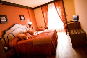 Hotel · Restaurante Asador Tio Manolo