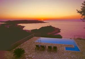 Beachfront Villa Seasun by PosarelliVillas