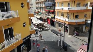 Fabulous 2-bedroom apartment right on the beach of Los Crstianos