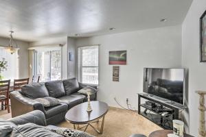 Peaceful Alaskan Escape 13 Mi to Fairbanks!