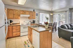 Peaceful Alaskan Escape 13 Mi to Fairbanks!