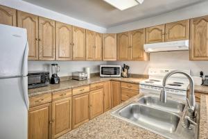 Peaceful Alaskan Escape 13 Mi to Fairbanks!