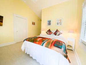 Margaret Truman Room room in Authors Key West Guesthouse