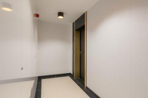 Karolkowa 28A - Luminous Apartment with Balcony by Renters Prestige