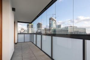 Karolkowa 28A - Luminous Apartment with Balcony by Renters Prestige