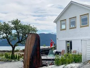 Seaside Serenity in Hardangerfjord-By Traum - Tangen