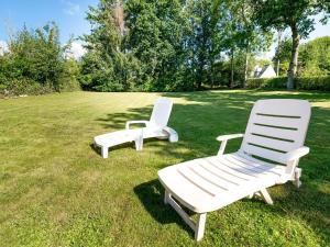 Maisons de vacances Quaint Holiday Home in Logonna Daoulas near Sea : photos des chambres