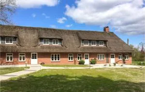 Cozy Home In Langenhorn With Wifi - 布雷茨特