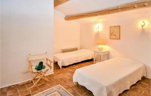 Maisons de vacances Amazing home in Viols with 4 Bedrooms, WiFi and Outdoor swimming pool : photos des chambres