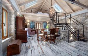 Cozy Home In Omis With Kitchen