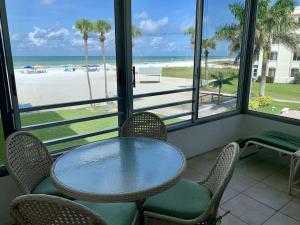 Two-Bedroom Apartment room in Island House Beach Resort 4S
