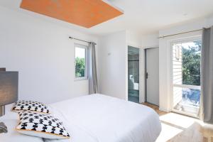 Maisons d'hotes Chambre d'hotes des pins : Chambre Double avec Balcon