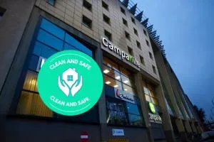 坎普尼尔什切青酒店 - 戈莱纽夫