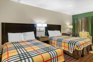Double Room with Two Double Beds - Non Smoking room in Rodeway Inn Clearwater-Dunedin