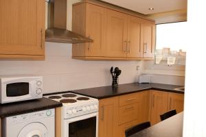 Victoria Centre Apartments in the Victoria Centre Shopping Centre - Nottingham City Centre - 24 hour access - Most Central Location and full Kitchen - Opposite Hilton by Restaurants & Shops - Outdoor Parking Cars or Vans five pounds a day