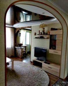 Здається подобово 3кімнатна квартира з wifi i екслюзивним ремонтом,є кімната гардероб,спальня і кімната,санвузол і ванна також парковочне 