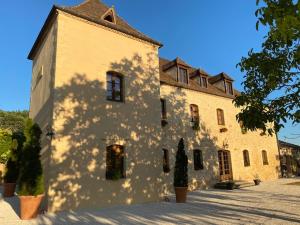 B&B / Chambres d'hotes Domaine de Cazal - Chambres d'Hotes avec piscine au coeur de 26 hectares de nature preservee : photos des chambres