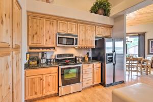 Torreon Townhome with Balcony Hike, Fish and Unwind!