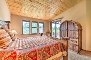 Torreon Townhome with Balcony Hike, Fish and Unwind!