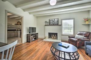 Peaceful Schulenburg Farmhouse with Fire Pit and Games