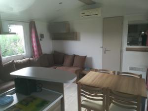 Campings MOBIL HOME 3ch 2sdb A LATTES : photos des chambres