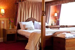 Double Room with Four Poster Bed room in Wortley Hall Sheffield