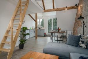CASSEL LOFTS - Stilvolles Loft im Grünen mit Balkon nahe VW-Werk