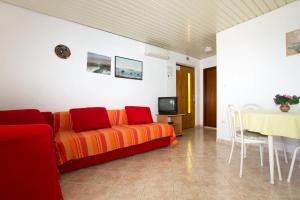 One-Bedroom Apartment with Terrace and Sea View room in Apartments by the sea Milna Vis - 2461