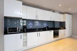 One-Bedroom Apartment room in Deluxe Central City of London Apartments