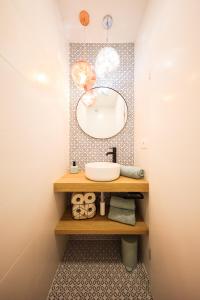 Sea view apartment in the city center with free parking