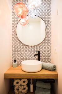 Sea view apartment in the city center with free parking