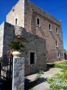 ΤΟ ΠΥΡΓΟΣΠΙΤΟ ΤΗΣ ΑΝΝΕΖΟΥΛΑΣ ANNEZOULA'S CASTLE - Psíon