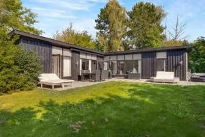 Cozy summer house 50 meter from the beach, 89 m² - Hulerød