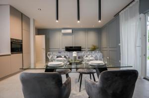 Apartments Lacrima near the sea