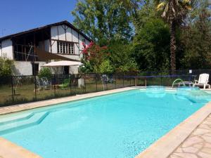 Maisons de vacances Gite Vanakam 3 etoiles- jolie maison bearnaise 9 personnes avec piscine : photos des chambres